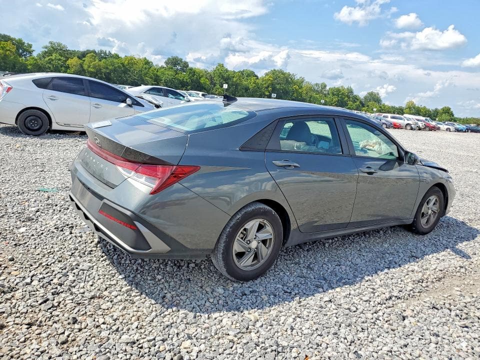 2026 HYUNDAI ELANTRA SE 3