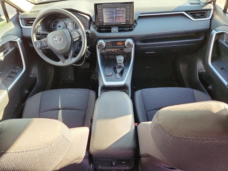 2020 TOYOTA RAV4 LE 8