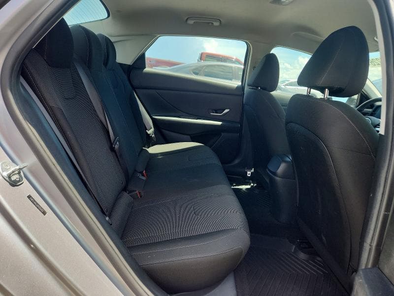 2023 HYUNDAI ELANTRA SE 10