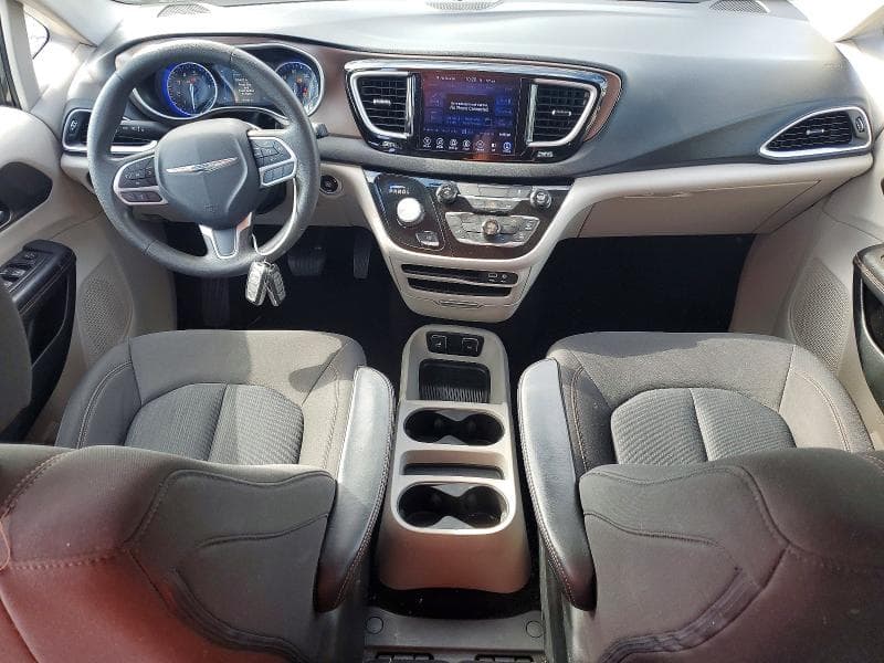 2017 CHRYSLER PACIFICA TOURING 8