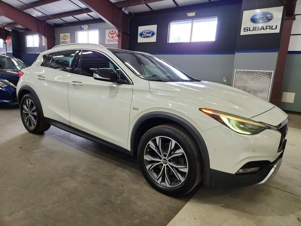 2017 INFINITI QX30 PREMIUM 4