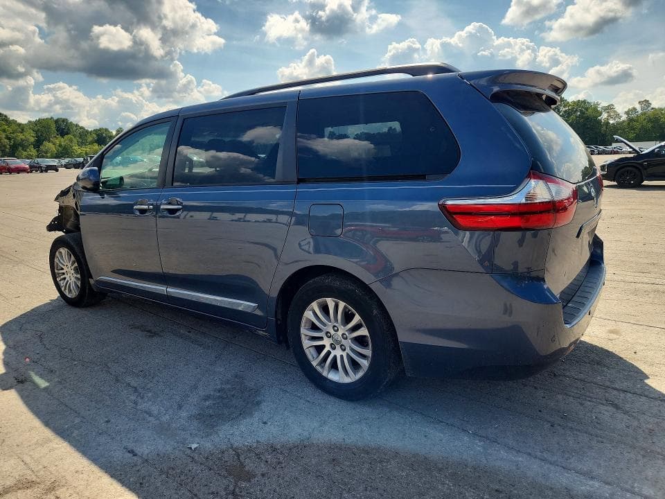 2017 TOYOTA SIENNA XLE 8-PASSENGER 2