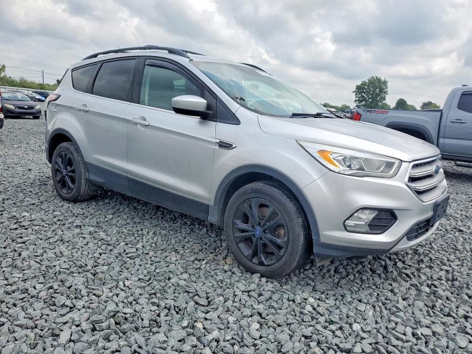 2017 FORD ESCAPE SE 4
