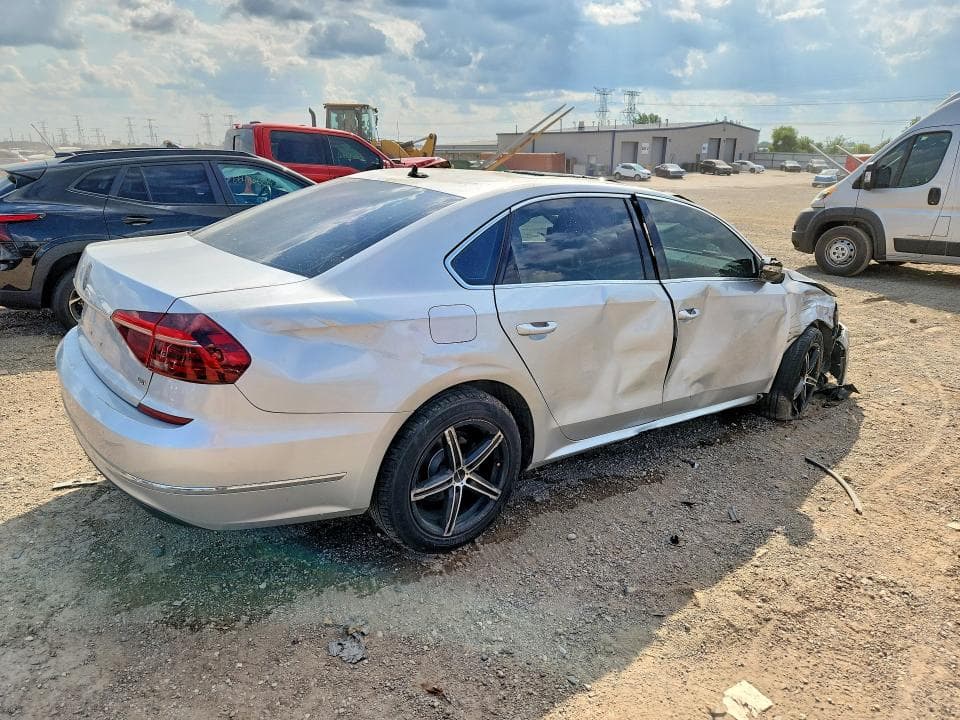 2018 VOLKSWAGEN PASSAT SE 3