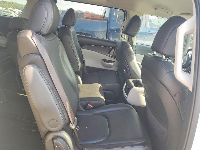 2024 KIA CARNIVAL LX 11