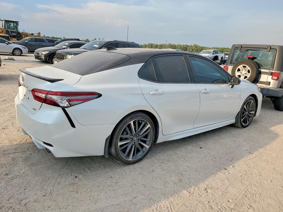 2019 TOYOTA CAMRY XSE 3