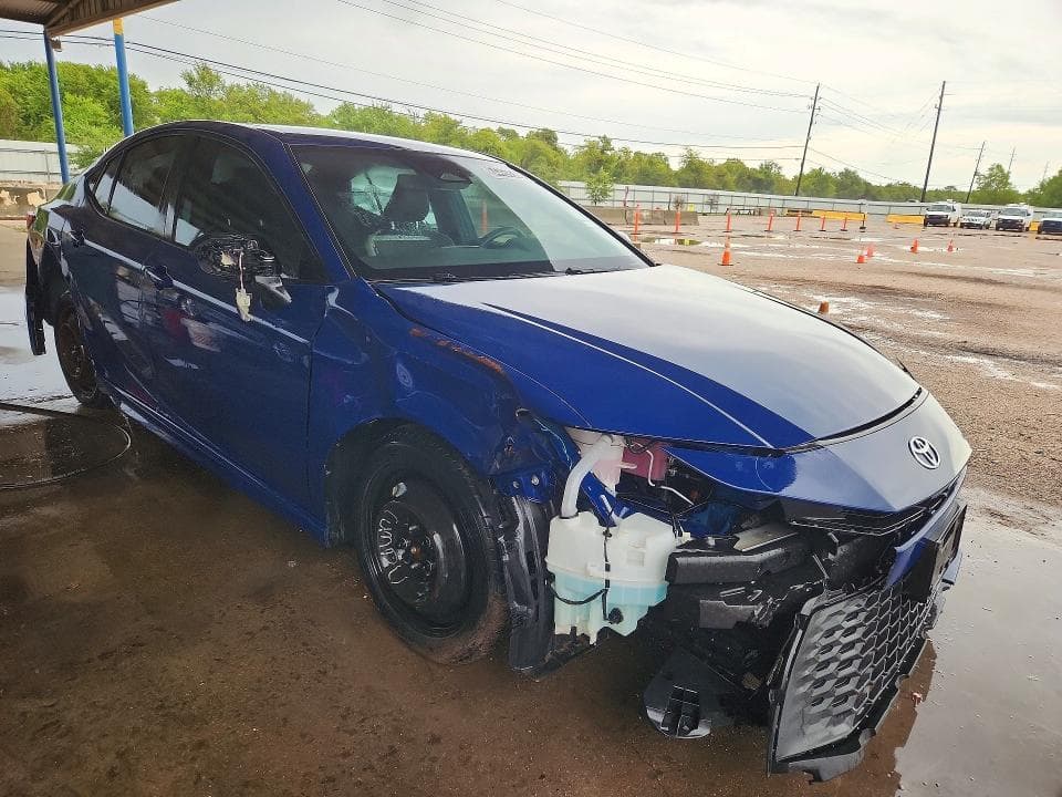 2025 TOYOTA CAMRY SE 4