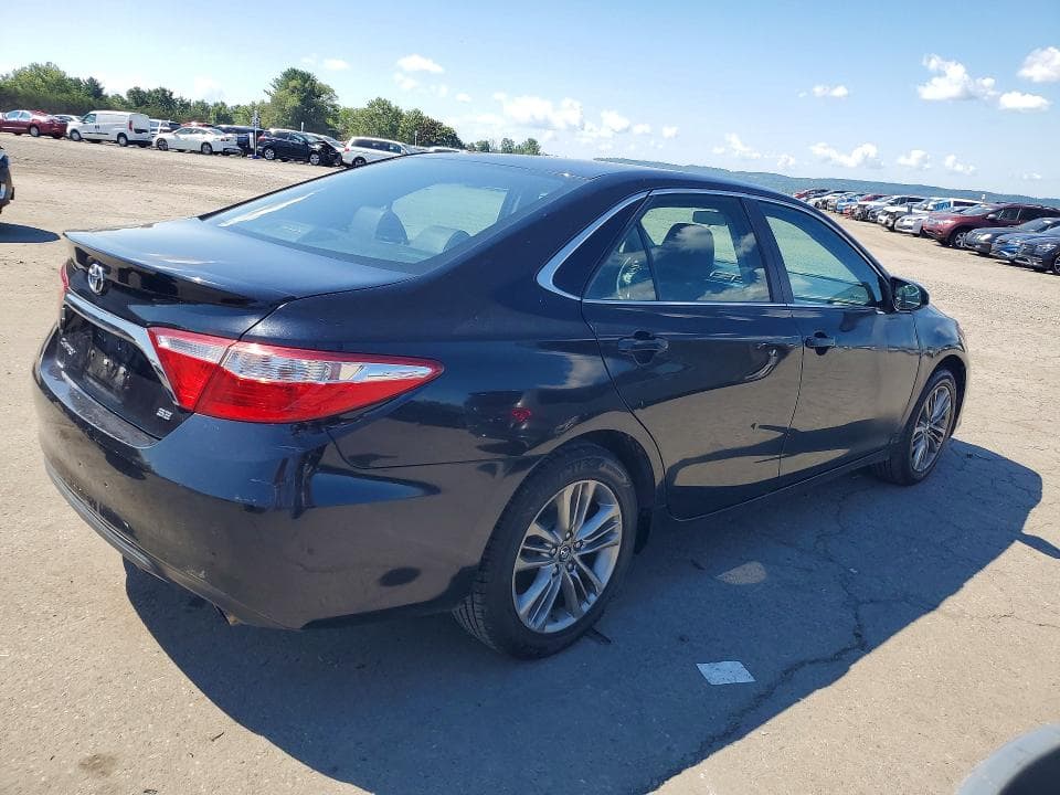 2017 TOYOTA CAMRY SE 3