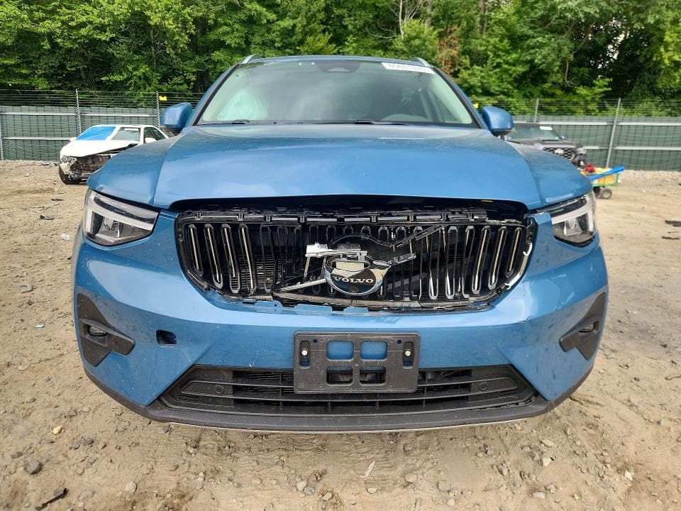 2025 VOLVO XC40 PLUS 5