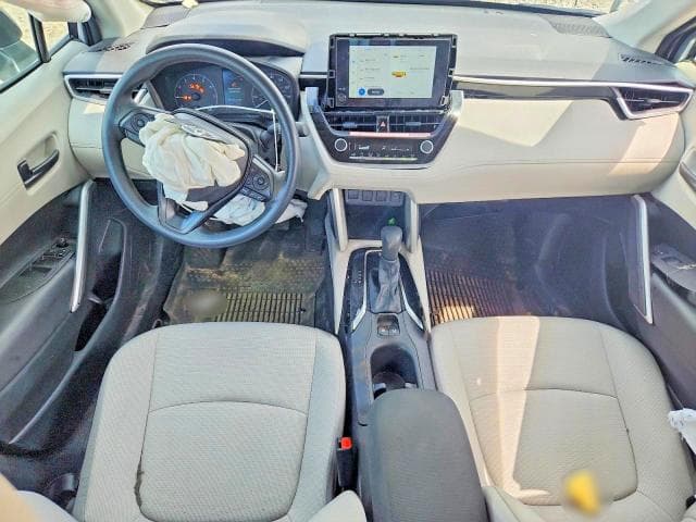 2025 TOYOTA COROLLA CROSS L 8