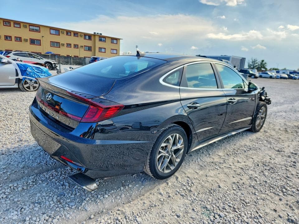 2021 HYUNDAI SONATA SEL 3
