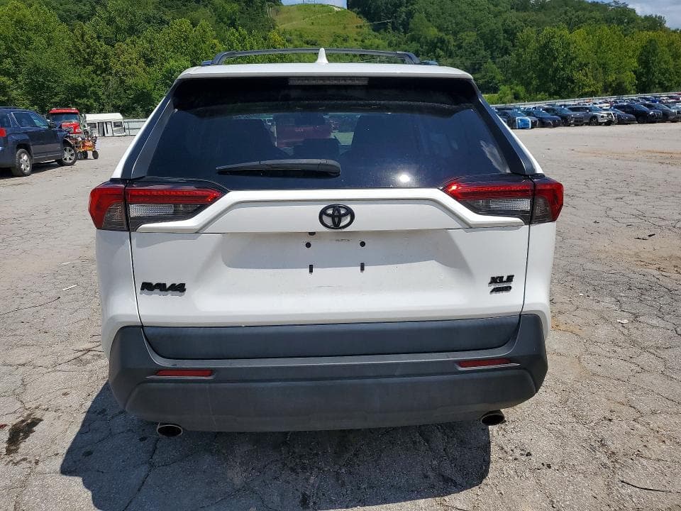 2020 TOYOTA RAV4 XLE 6