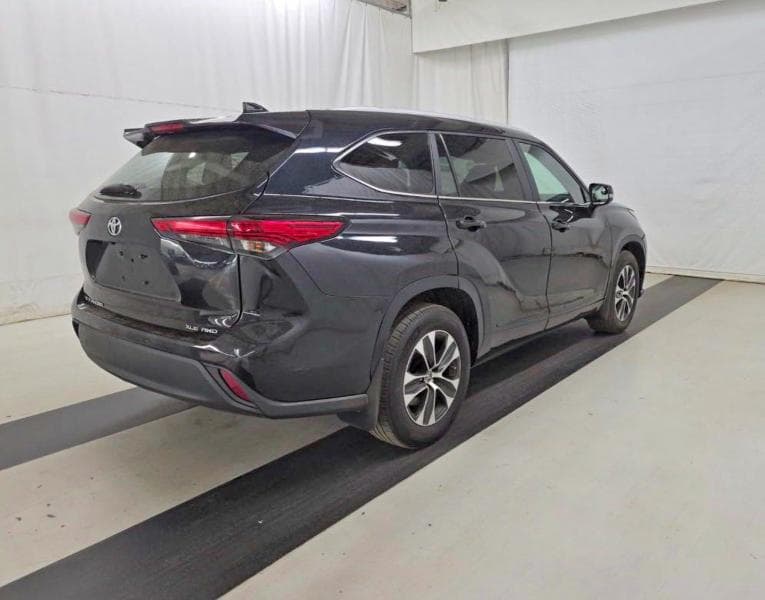2023 TOYOTA HIGHLANDER XLE 4