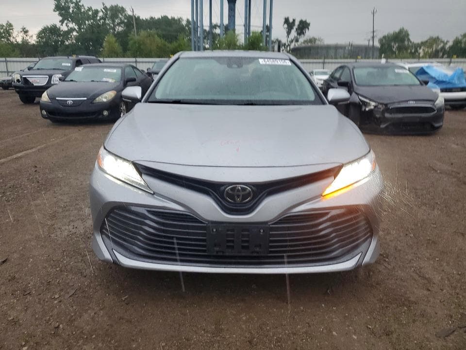 2019 TOYOTA CAMRY XLE 5