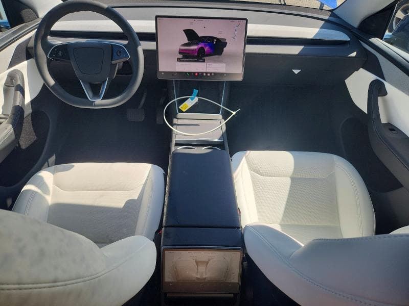 2026 TESLA MODEL Y 8