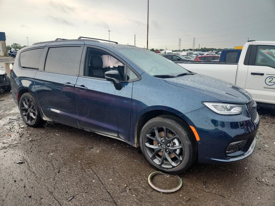 2025 CHRYSLER PACIFICA LIMITED 4