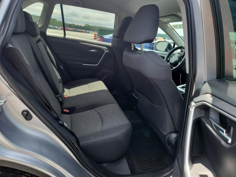 2020 TOYOTA RAV4 XLE 10