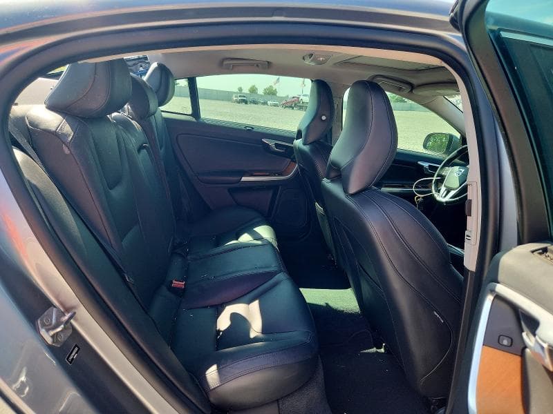 2017 VOLVO S60 PLATINUM 10