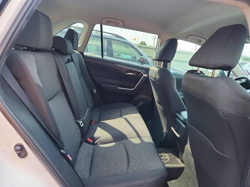 2021 TOYOTA RAV4 XLE 10