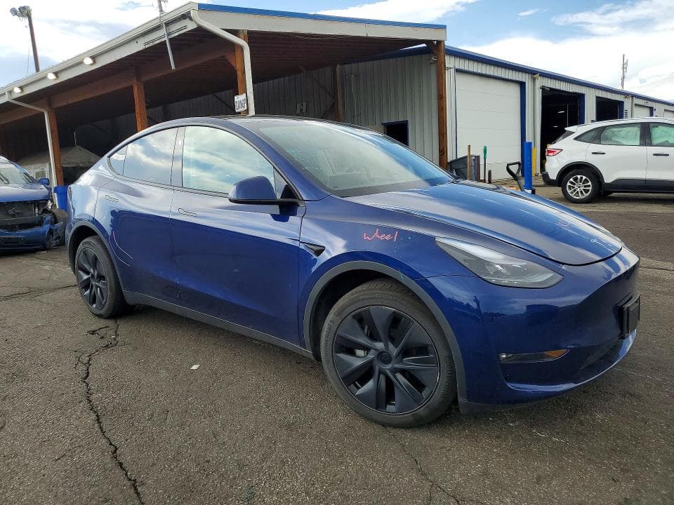 2024 TESLA MODEL Y 4