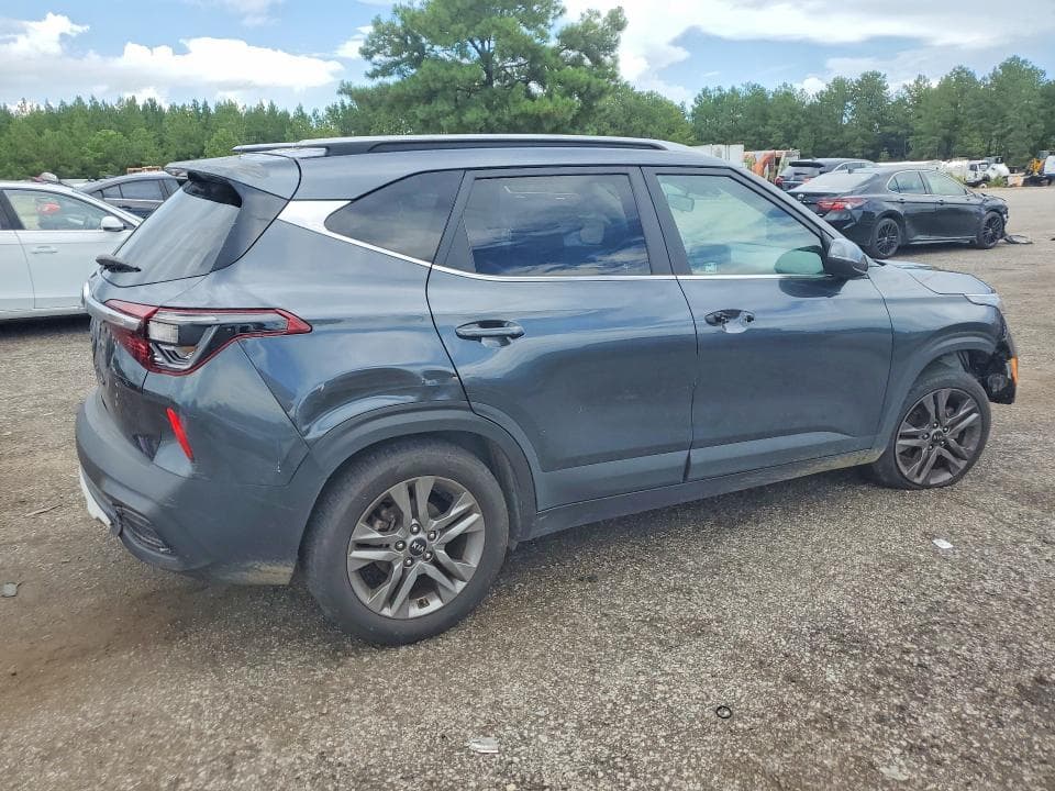 2021 KIA SELTOS S 3