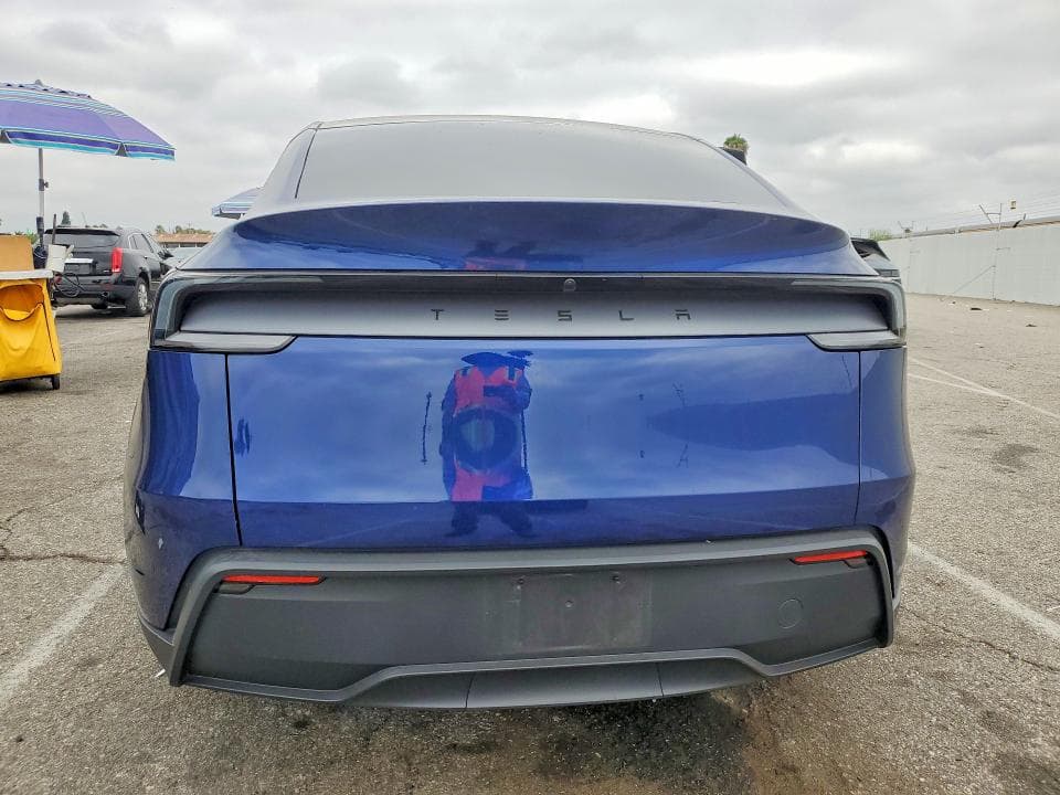 2026 TESLA MODEL Y 6