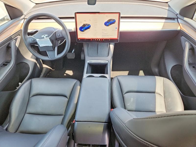 2025 TESLA MODEL Y 8