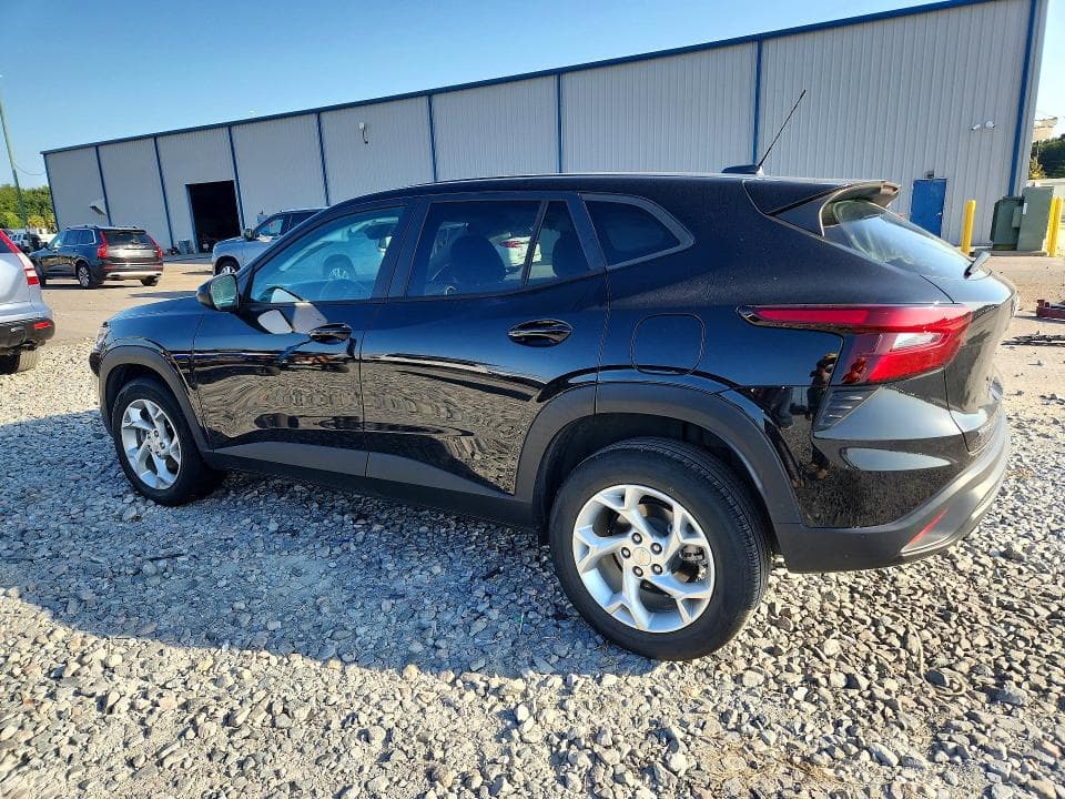 2024 CHEVROLET TRAX LS 2