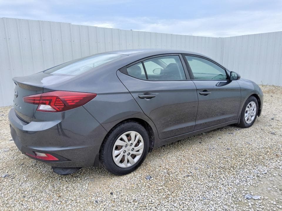 2020 HYUNDAI ELANTRA SE 3
