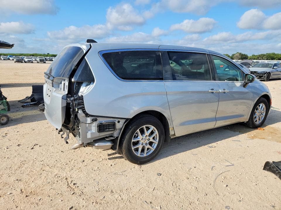 2023 CHRYSLER VOYAGER LX 3