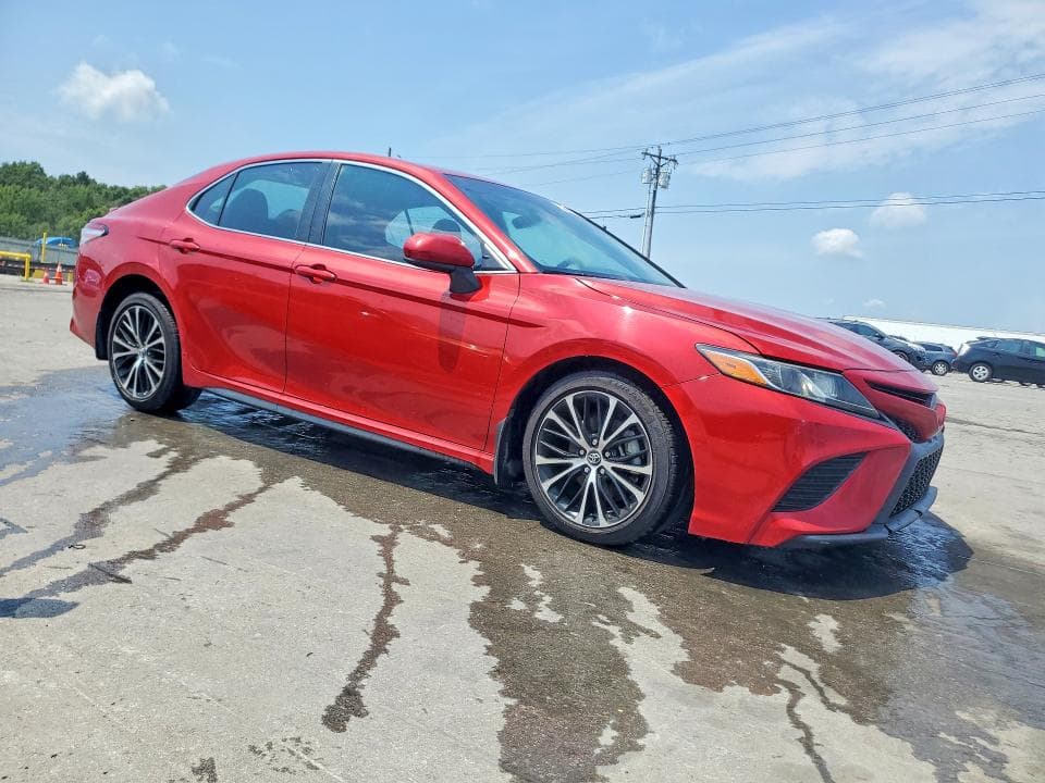 2020 TOYOTA CAMRY SE 4