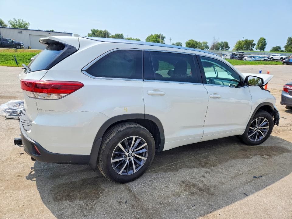 2018 TOYOTA HIGHLANDER XLE 3