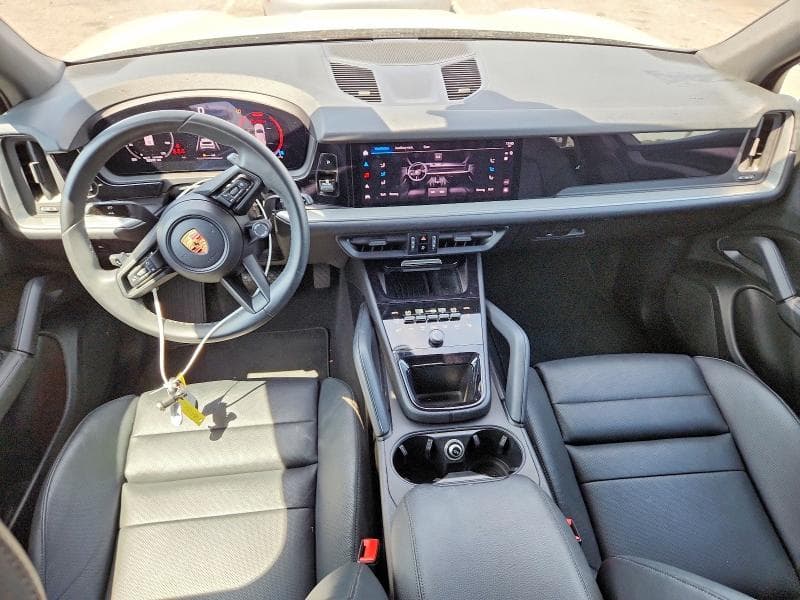 2024 PORSCHE CAYENNE 8