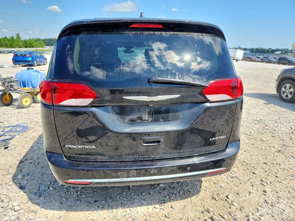 2017 CHRYSLER PACIFICA LIMITED 6