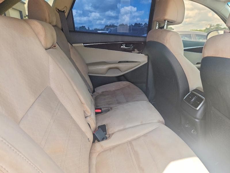 2017 KIA SORENTO LX 11