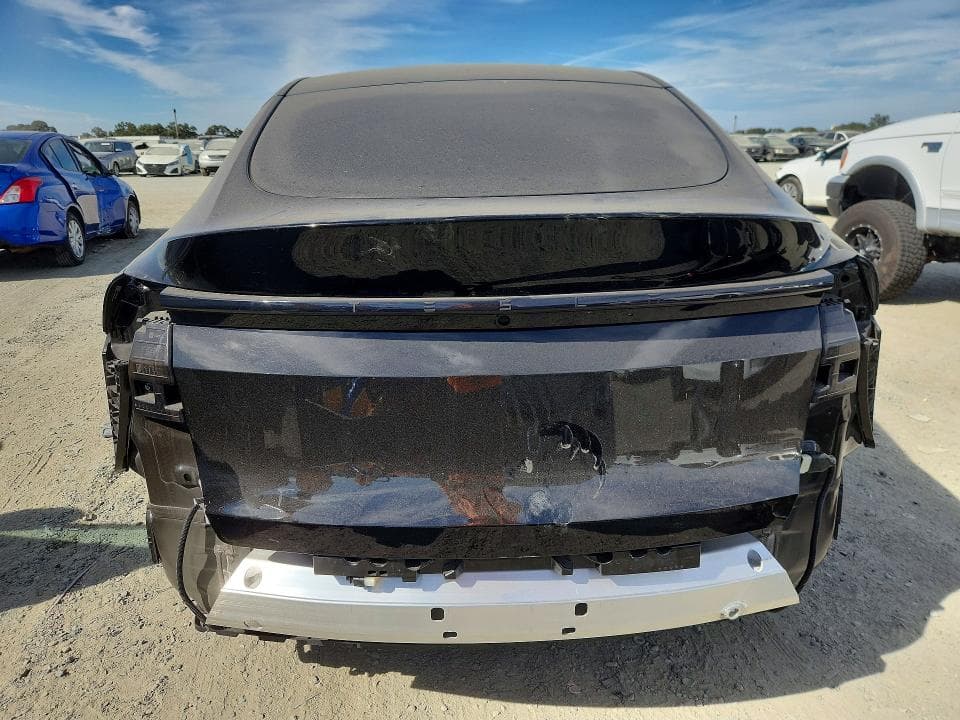 2026 TESLA MODEL Y 6