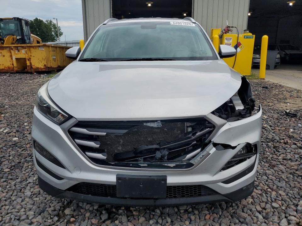 2017 HYUNDAI TUCSON SE 5