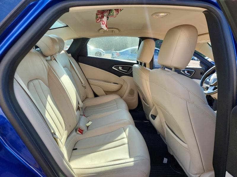 2017 CHRYSLER 200 LIMITED 10