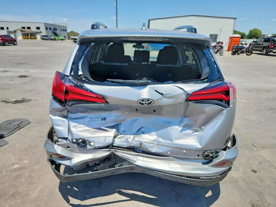 2018 TOYOTA RAV4 XLE 6
