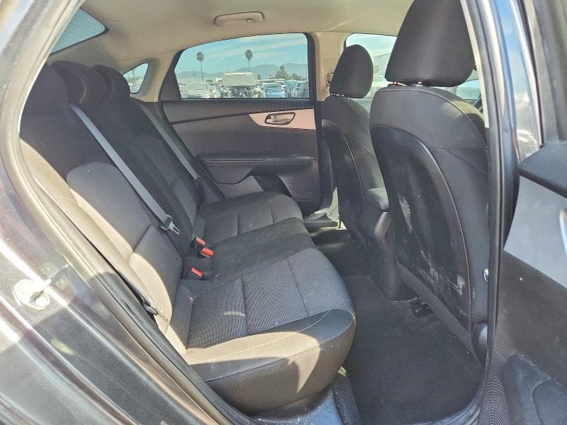 2023 KIA FORTE LX 10
