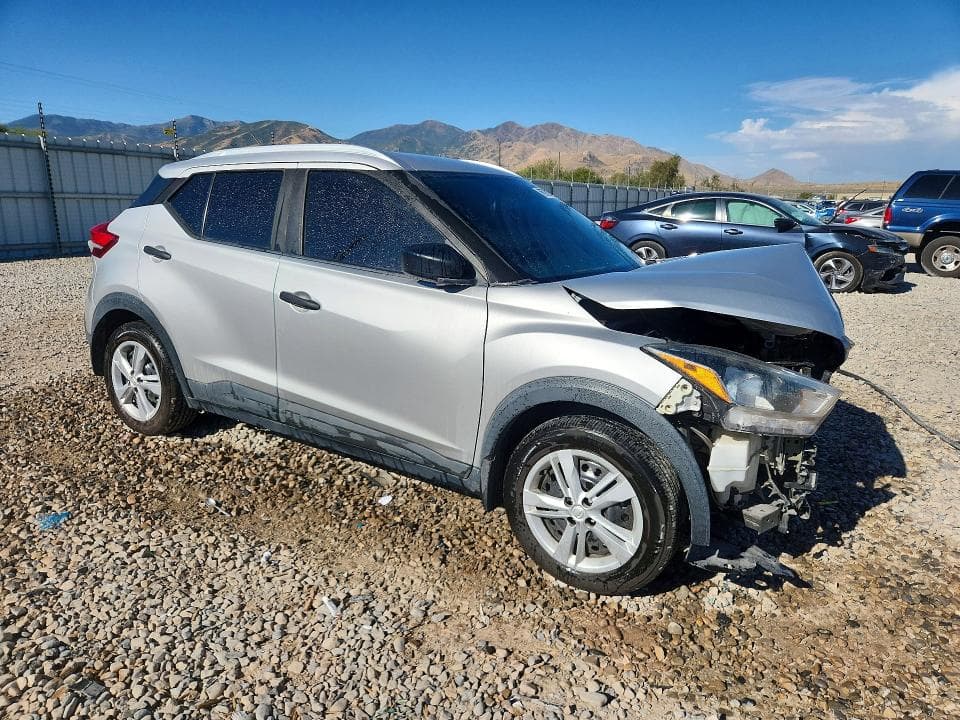 2019 NISSAN KICKS S 4
