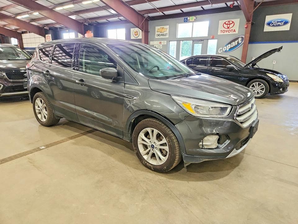 2017 FORD ESCAPE SE 4