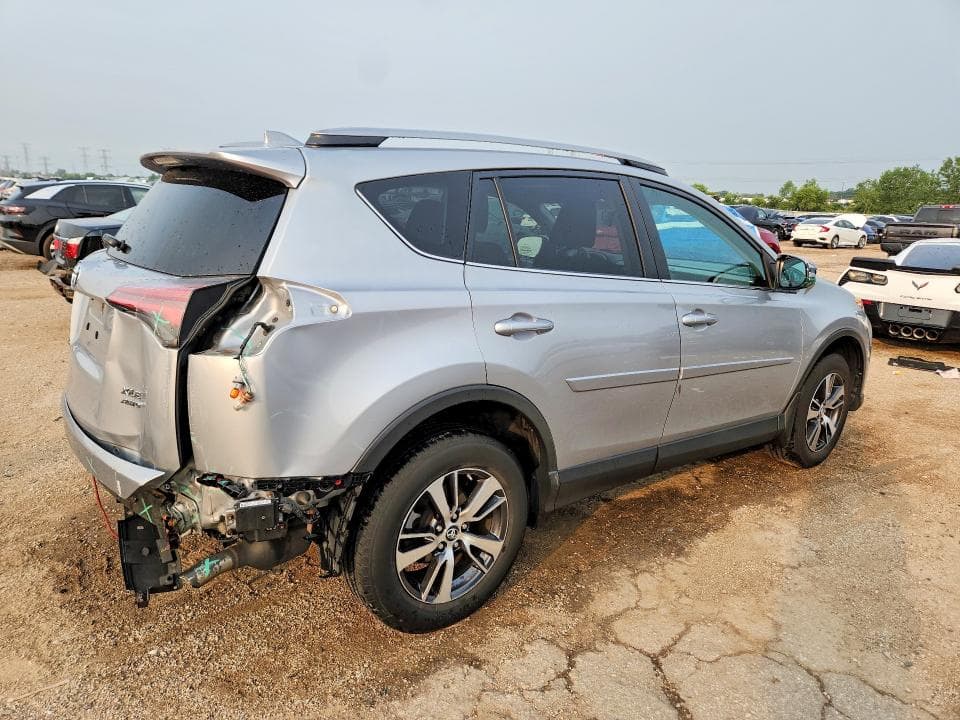 2018 TOYOTA RAV4 XLE 3