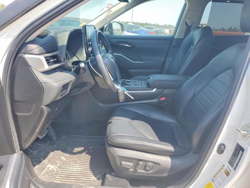 2022 TOYOTA HIGHLANDER XLE 7