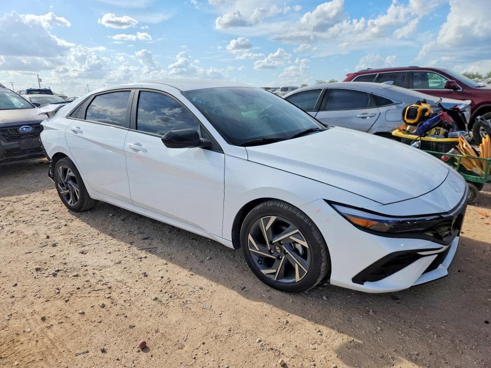 2025 HYUNDAI ELANTRA SEL SPORT 4
