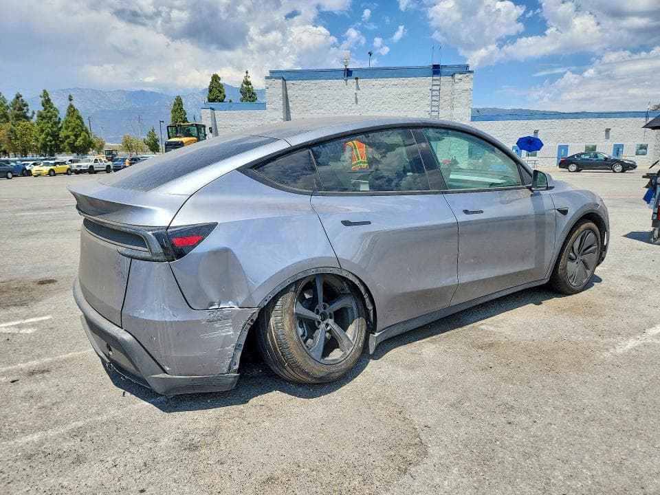 2026 TESLA MODEL Y 3