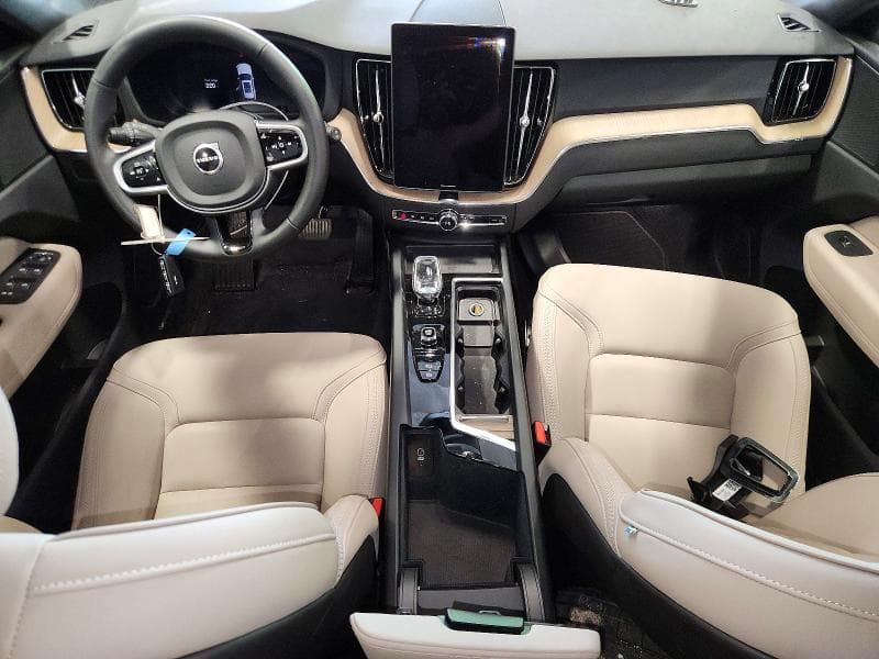 2026 VOLVO XC60 PLUS 8
