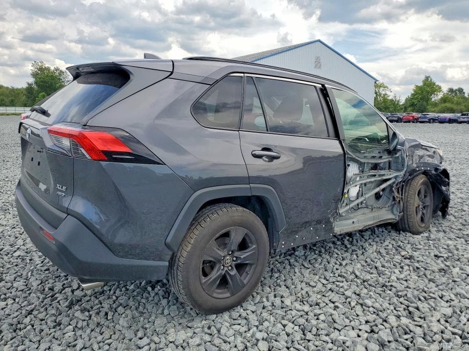 2020 TOYOTA RAV4 XLE 3