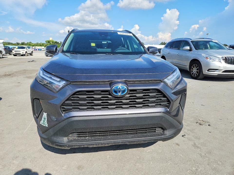 2022 TOYOTA RAV4 XLE 5