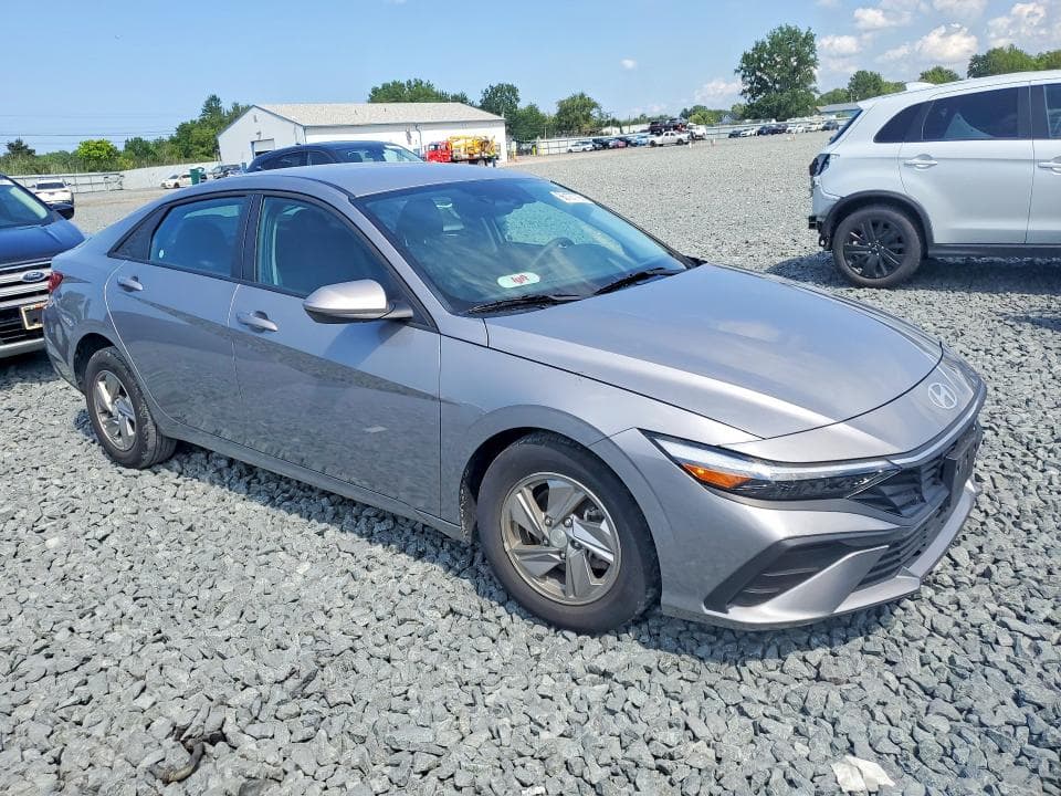 2025 HYUNDAI ELANTRA SE 4